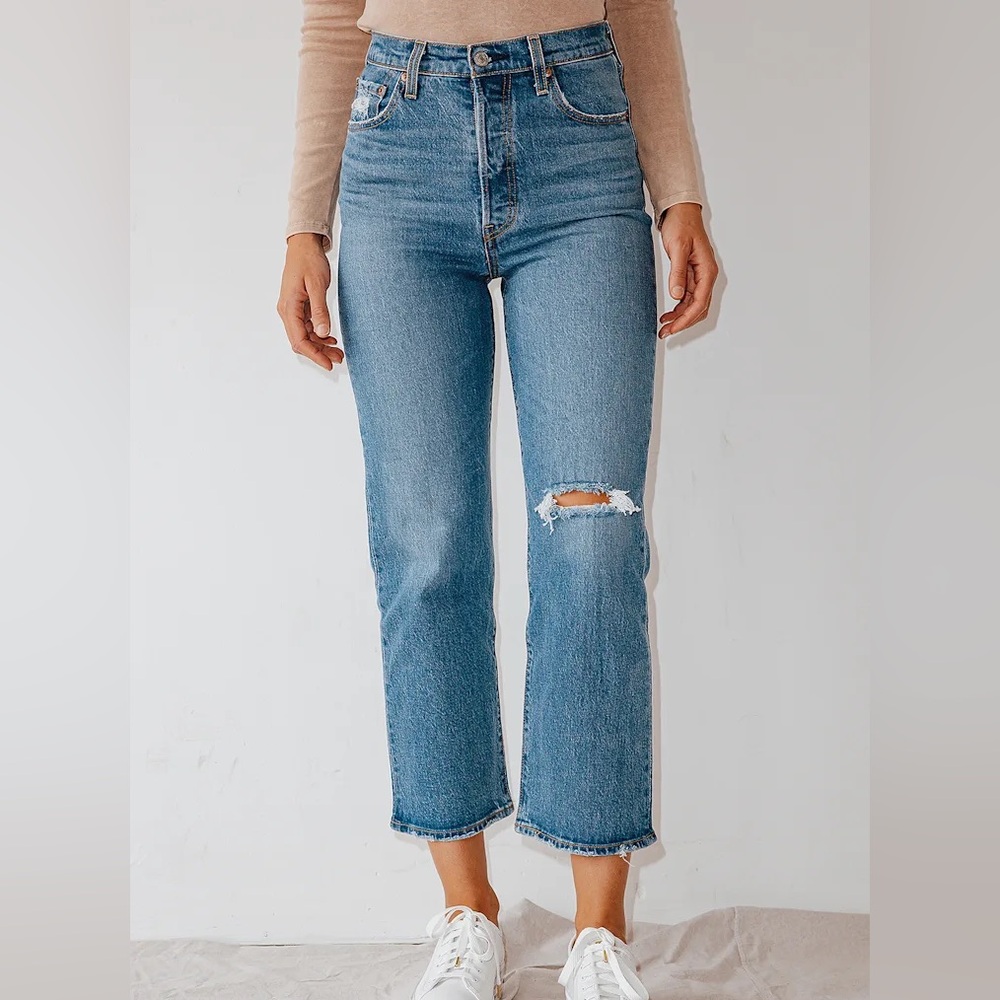 Levi’s distressed ribcage straight leg jeans